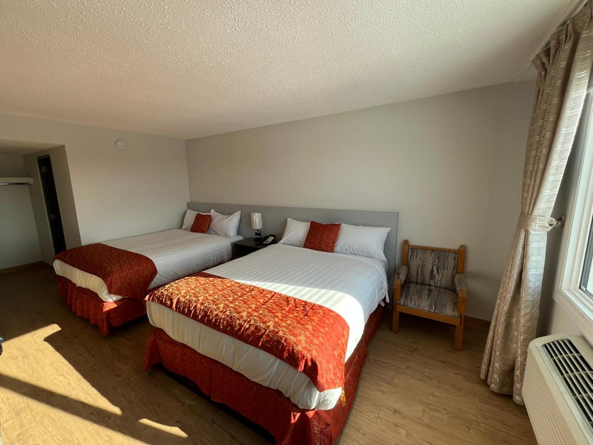 The Lodge Inn Эдмонтон Экстерьер фото
