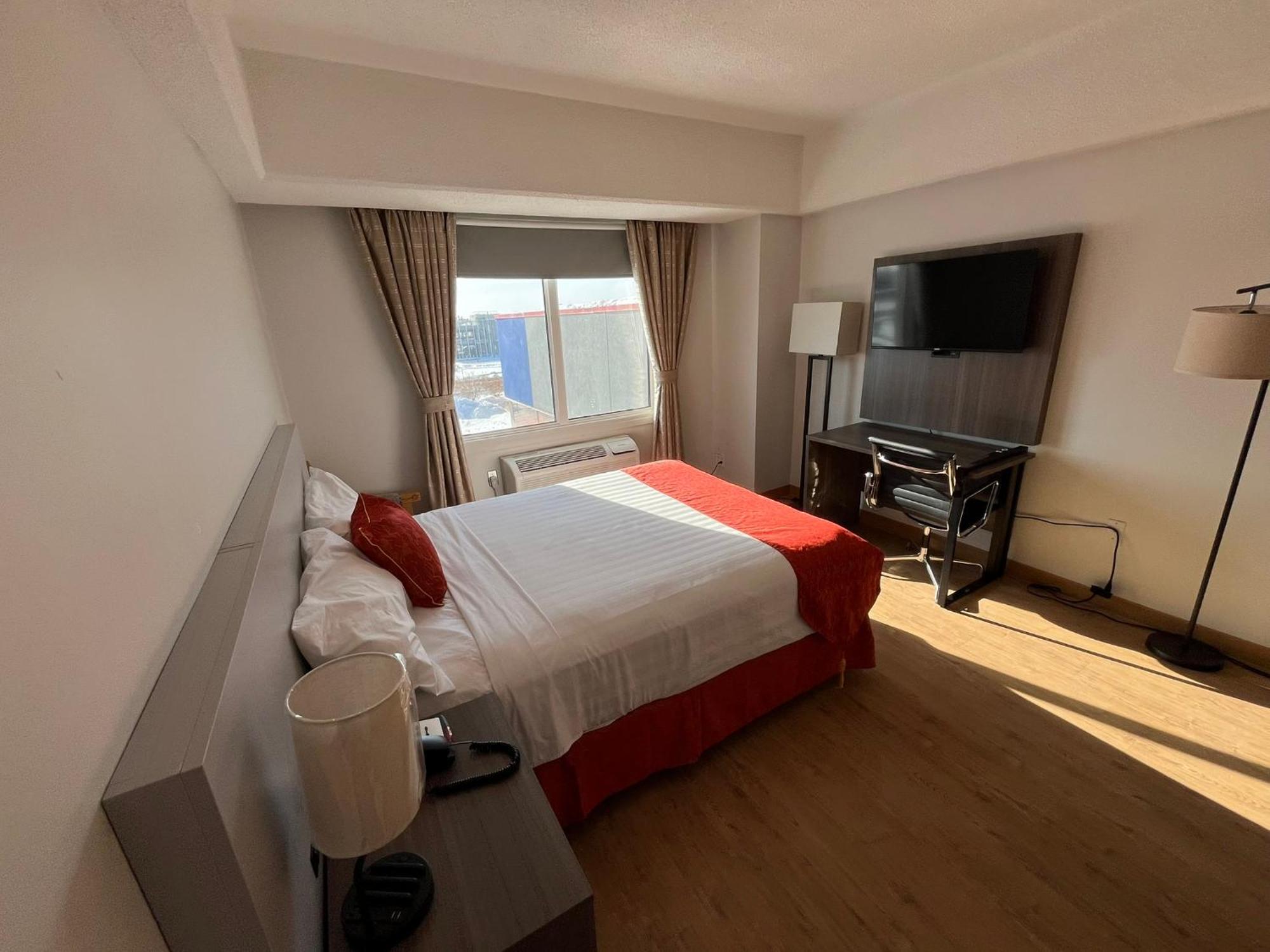 The Lodge Inn Эдмонтон Экстерьер фото