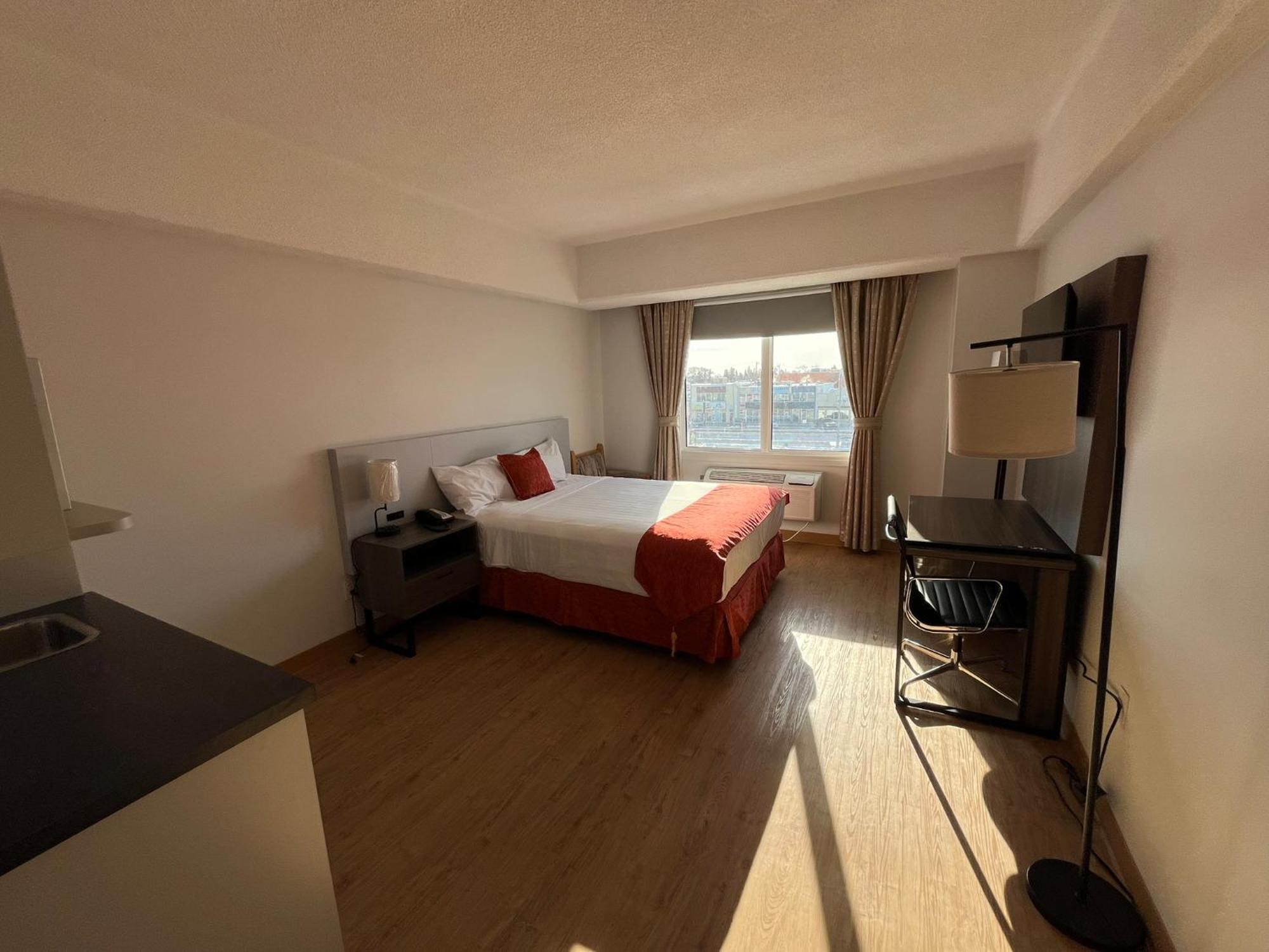 The Lodge Inn Эдмонтон Экстерьер фото